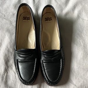 SAS Black Leather Loafer Size 8 NARROW (S)